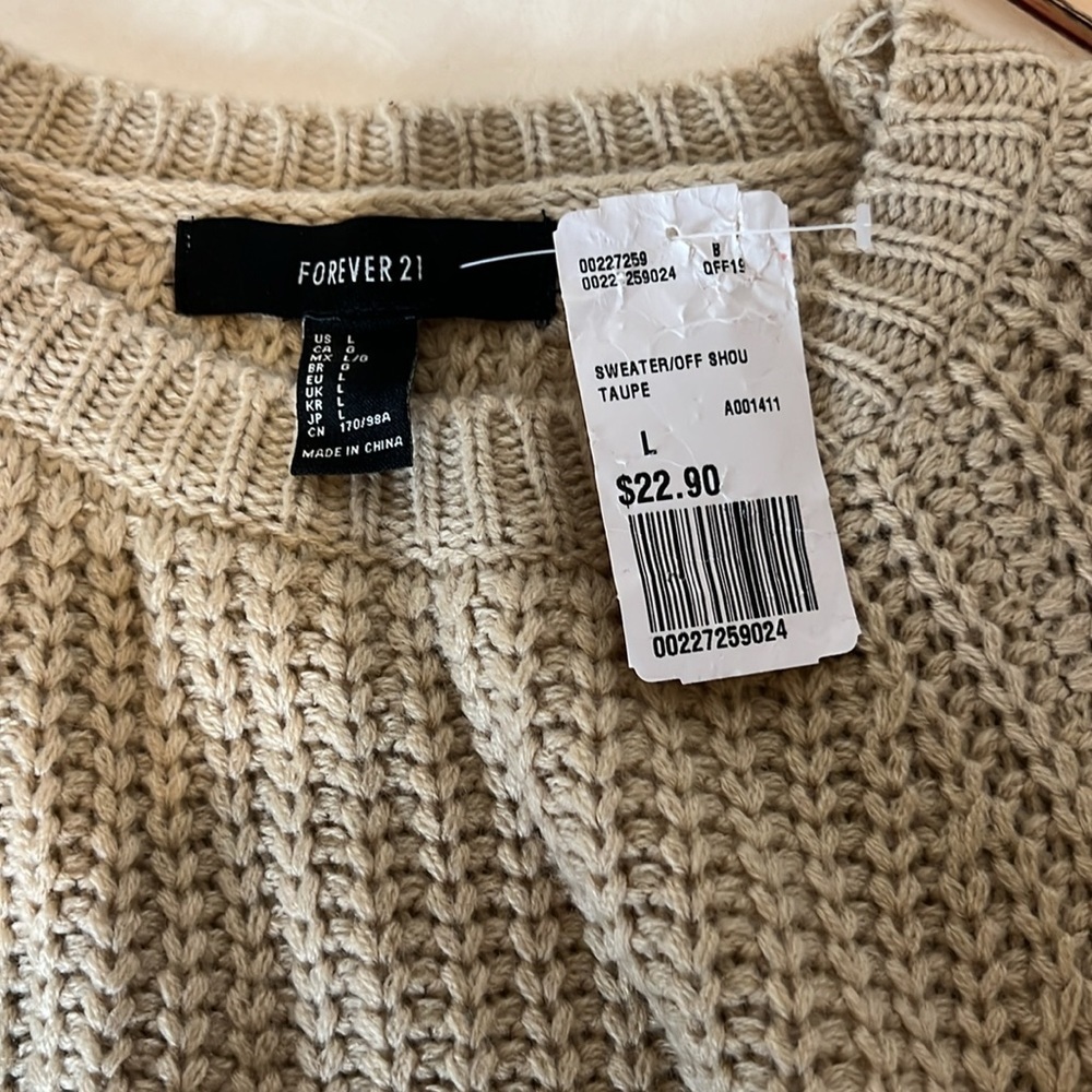 Forever, 21 beige/taupe cold shoulder sweater size L - Picture 3 of 8